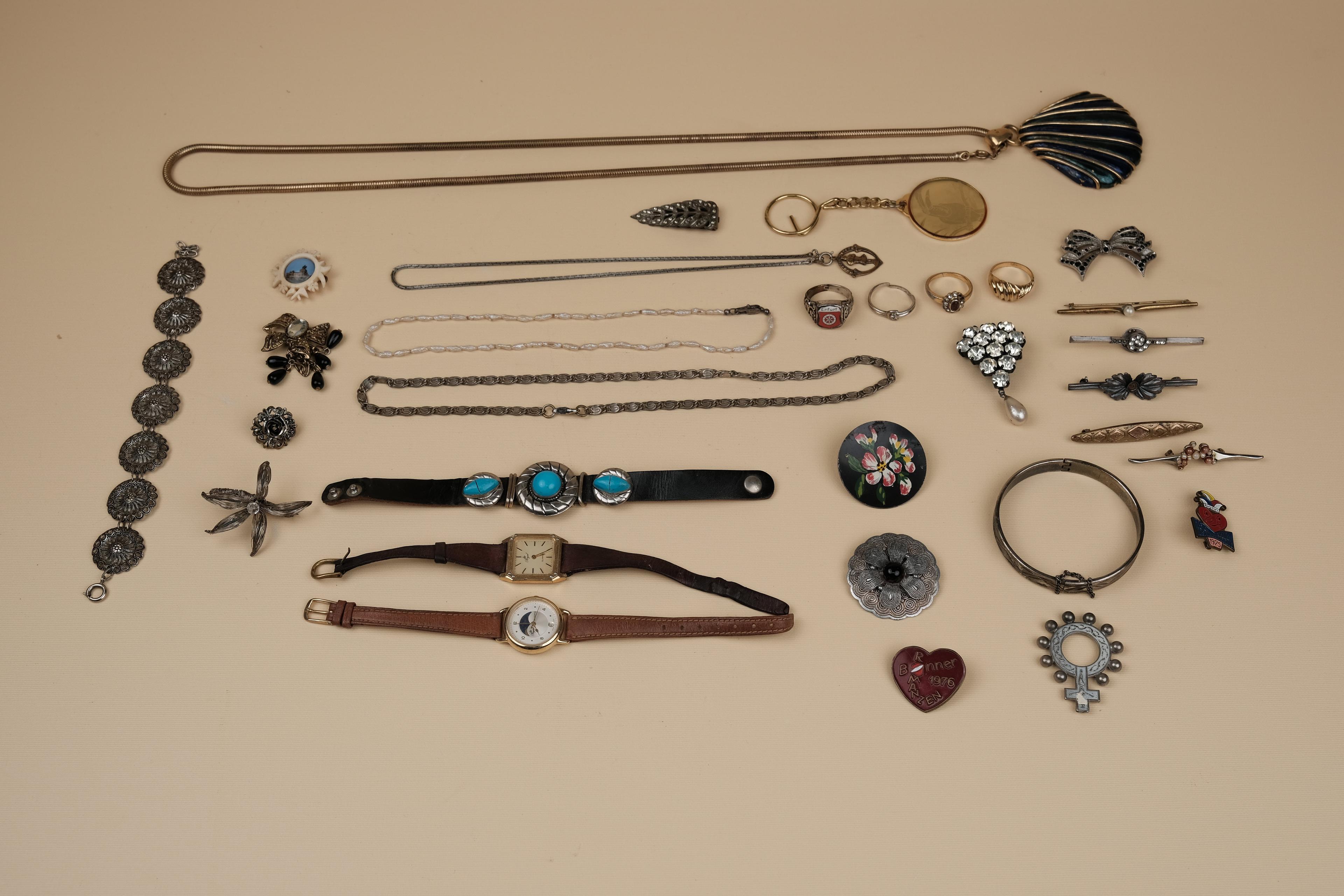 액세서리 (반지, 시계, 브로치 등)